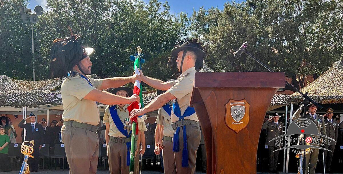 Passaggio bandiera del 4° Rcst bersaglieri tra comandanti (1)