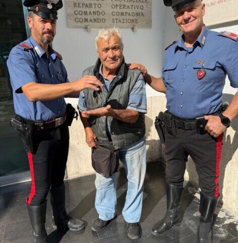 Ringrazia Carabinieri