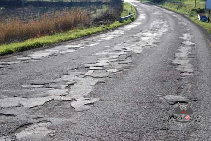strade con buche 1