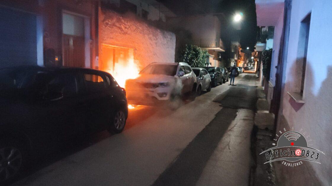 auto in fiamme
