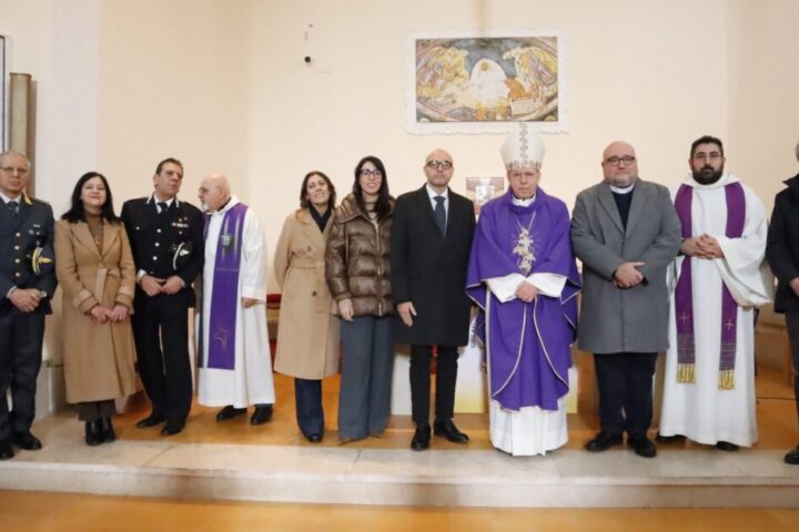 vescovo nel carcere di carinola