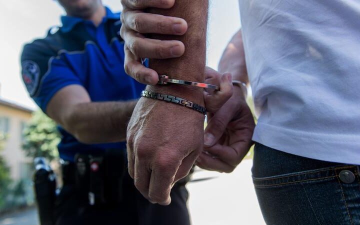 ARRESTO