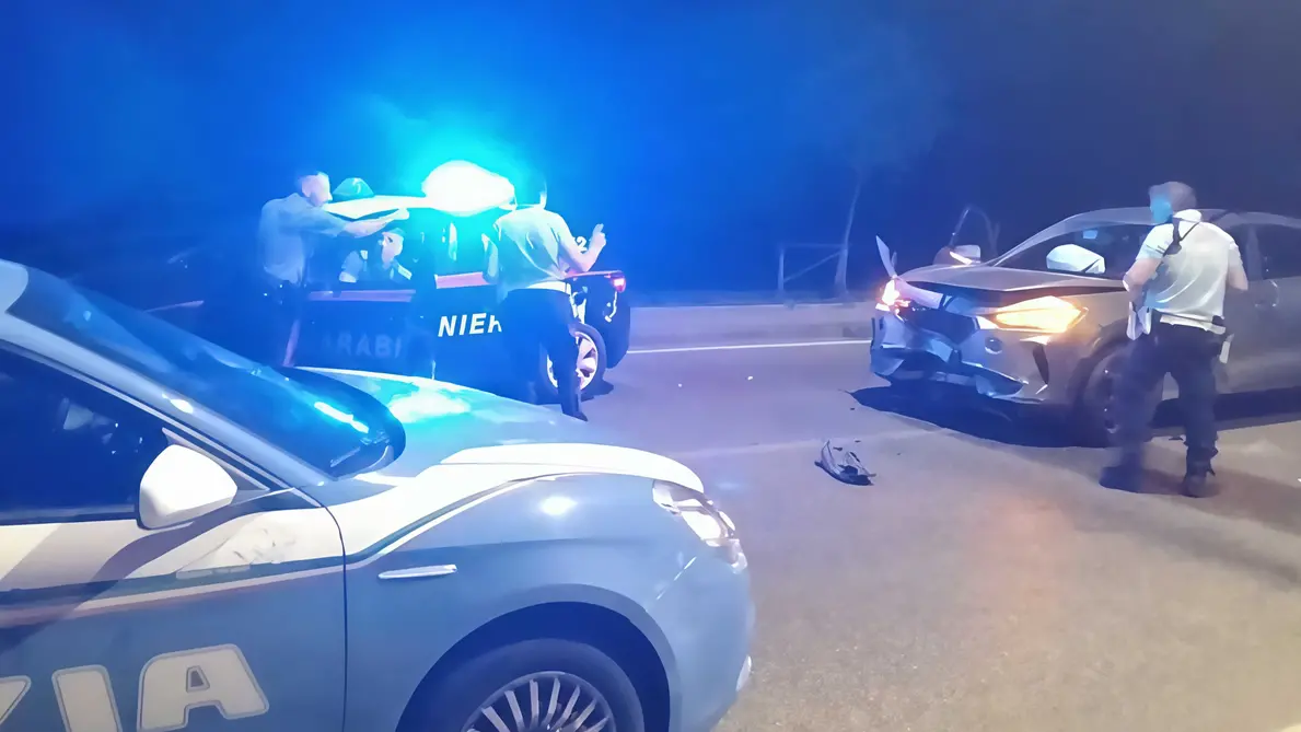 caccia ai ladri nella notte il drammatico inseguimento finisce con incidente e due arresti