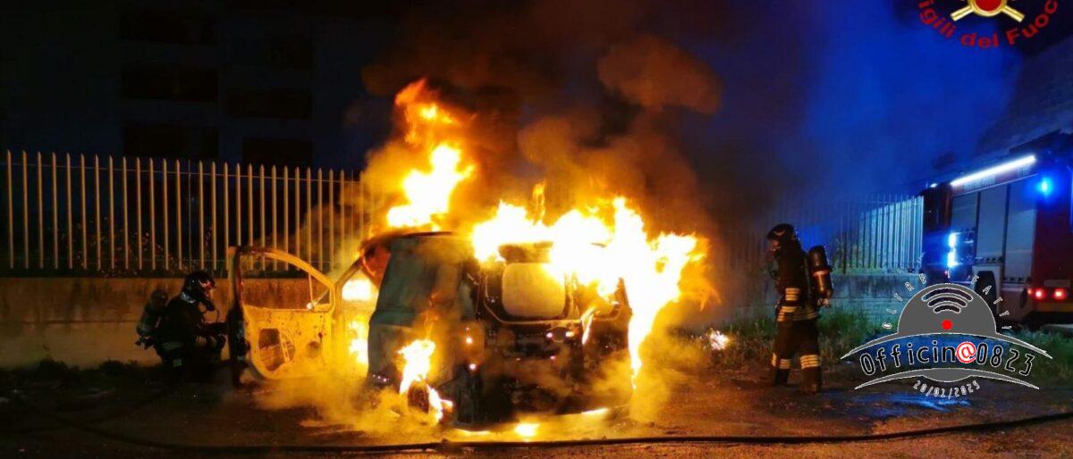 auto in fiamme 1