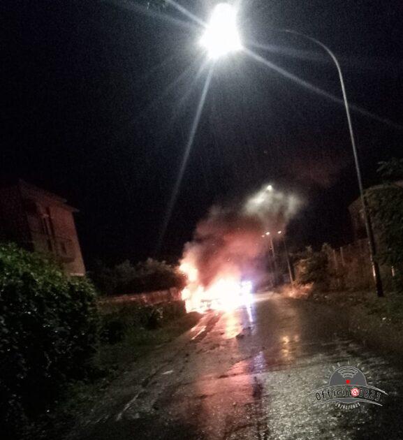 auto incendiata